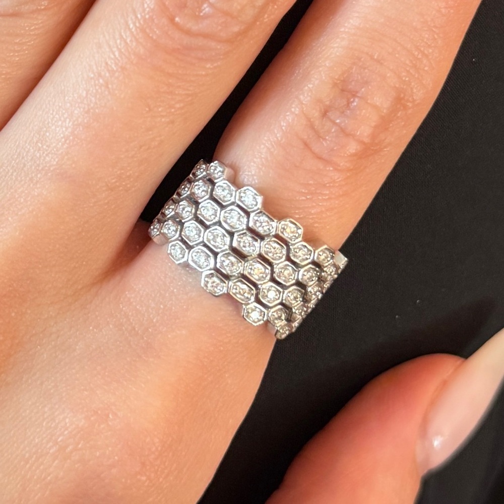 Substantial 18k White Gold Diamond Ring 💎